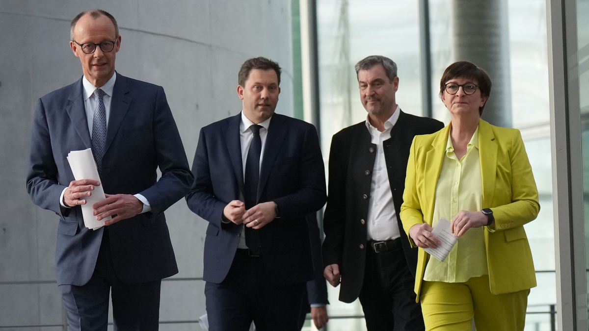 Ab morgen sitzen diese vier Parteichefs wieder an einem Tisch, um in den Koalitionsverhandlungen die Hauptstreitpunkte aus dem Weg zu räumen. - Foto: Michael Kappeler/dpa