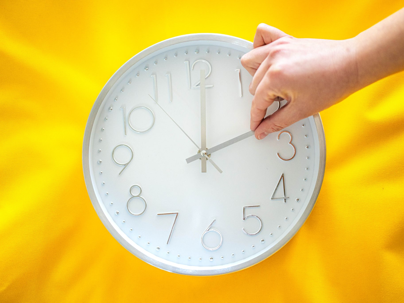 Die Zeitumstellung hat geklappt, nun gilt Sommerzeit. (Symbolbild) - Foto: Sina Schuldt/dpa