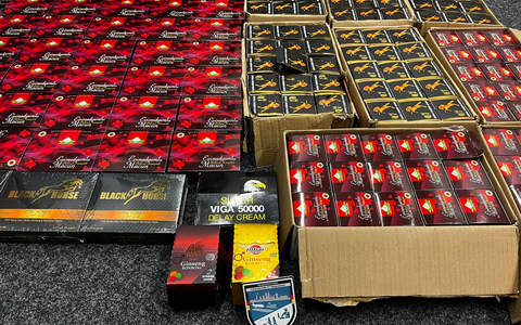 HZA-K: Reisende im Rentenalter stellt mit fast 35 Kilogramm Potenz-Honig im Gepäck neuen Rekord auf/Kölner Zoll verhindert Schmuggel am Flughafen - Foto: presseportal.de HZA-K: Reisende im Rentenalter stellt mit fast 35 Kilogramm Potenz-Honig im Gepäck neuen Rekord auf/Kölner Zoll verhindert Schmuggel am Flughafen - Foto: presseportal.de