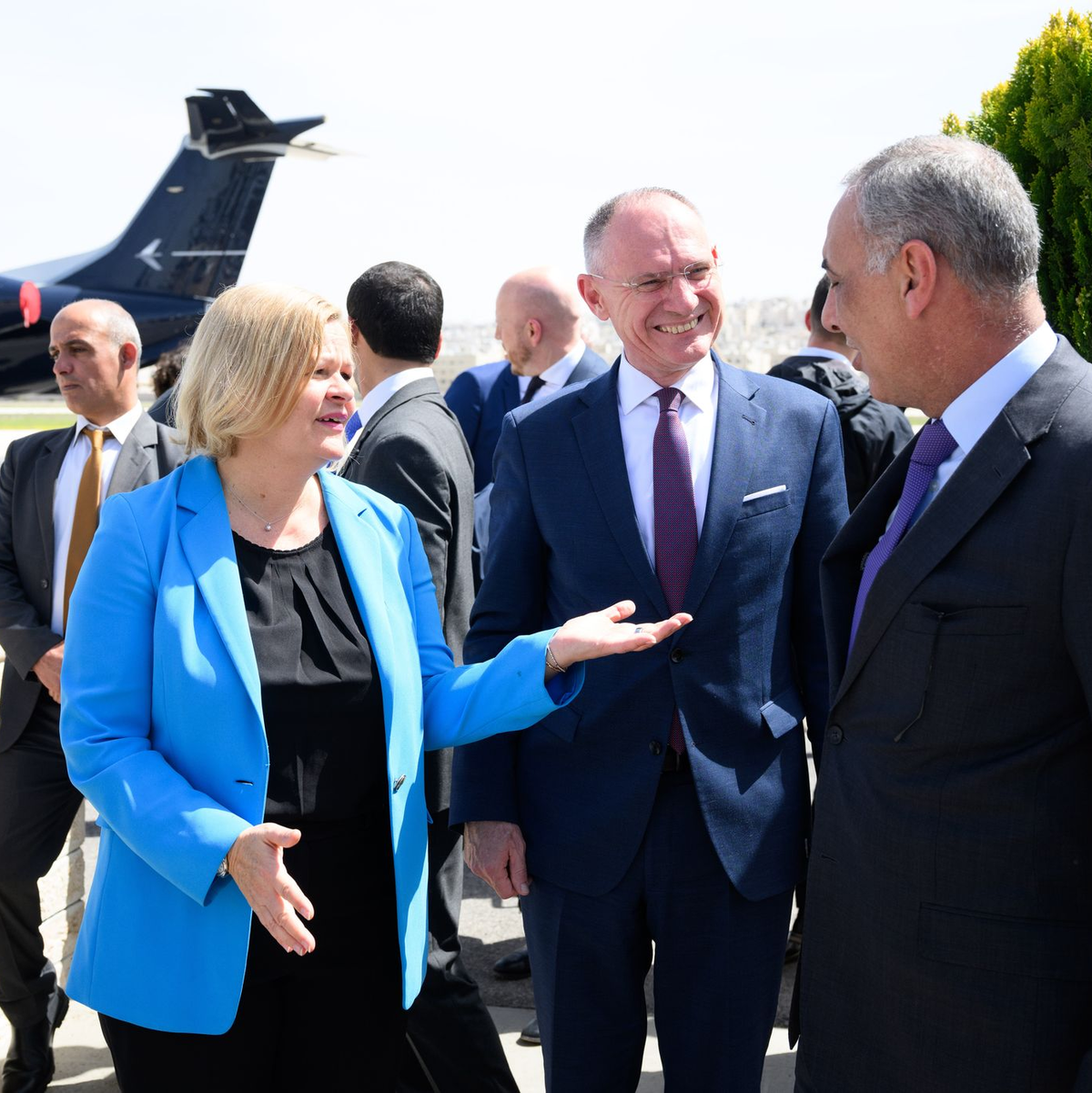 Ende März wollte Nancy Faeser (SPD), geschäftsführende Bundesinnenministerin, mit ihrem österreichischen Amtskollegen, Gerhard Karner, erst nach Jordanien und dann nach Syrien fliegen. Doch die beiden Minister brachen nach Hinweisen auf aktuelle Sicherheitsrisiken für westliche Delegationen in Syrien ihre Reise ab und flogen von Amman zurück nach Europa.  (Archivfoto)   - Foto: Bernd von Jutrczenka/dpa