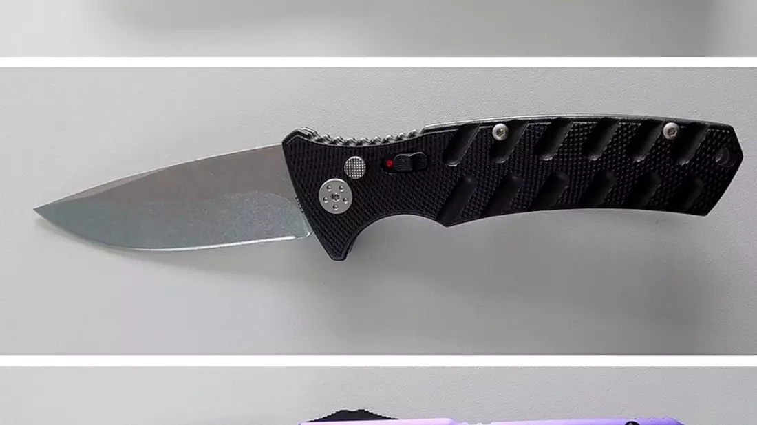 Bundespolizeidirektion München: Bundespolizei stellt Stichwaffen bei Grenzkontrolle sicher / Springmesser dabei: Strafanzeige und 1.800 Euro Sicherheitsleistung - Bild: presseportal.de