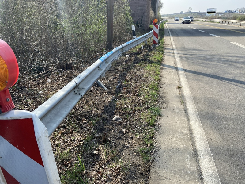POL-PDWO: Worms- nach Verkehrsunfallflucht erheblicher Schaden an Leitplanken entstanden- Zeugen gesucht! - Foto: presseportal.de