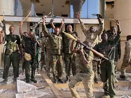 Nach zwei Jahren Bürgerkrieg hat das Militär die Hauptstadt Khartum zurückerobert. - Foto: -/SAF/AP/dpa