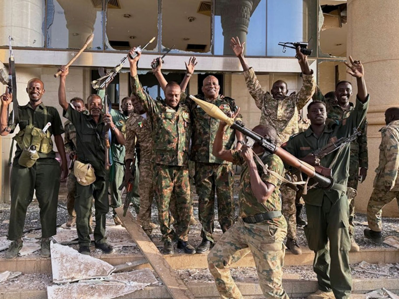 Nach zwei Jahren Bürgerkrieg hat das Militär die Hauptstadt Khartum zurückerobert. - Foto: -/SAF/AP/dpa