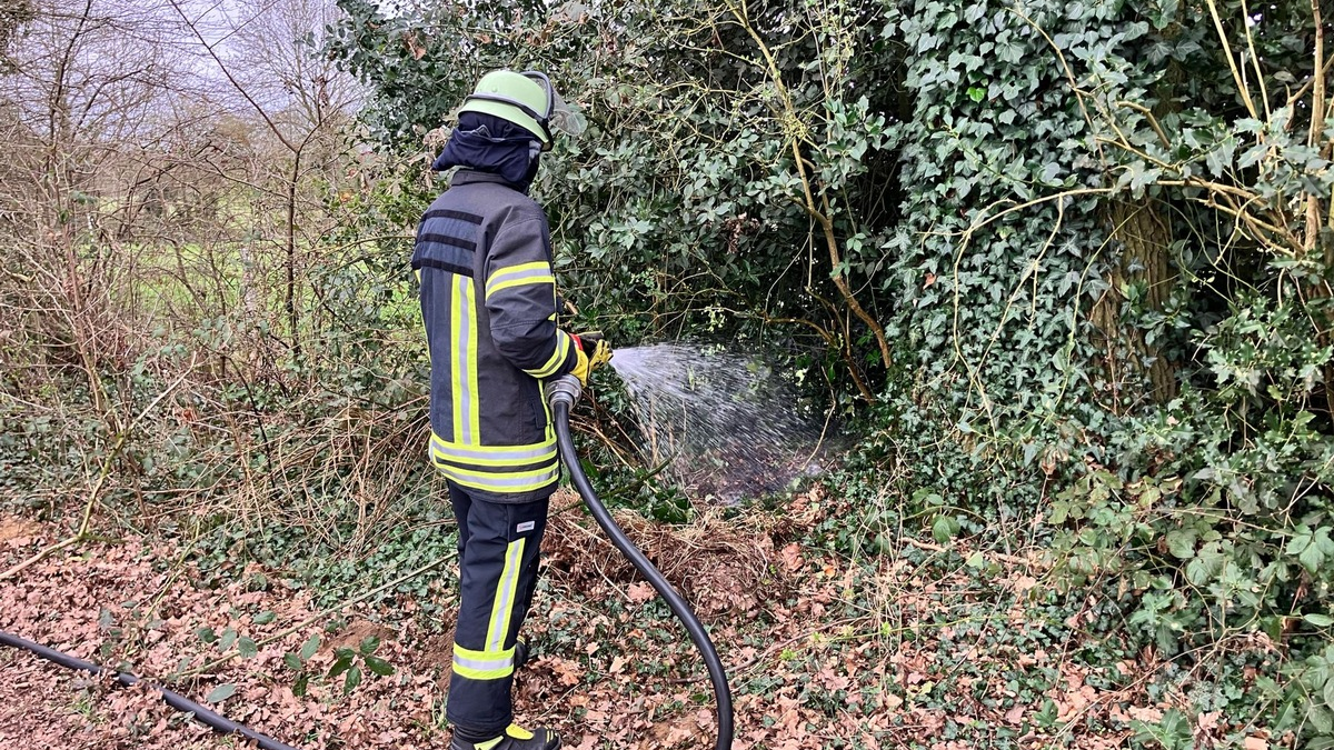 FW-Schermbeck: Bodenfeuer - Foto: presseportal.de