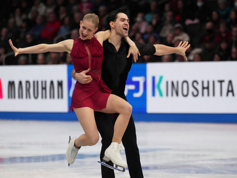 Minerva Hase und Nikita Wolodin haben es bei der Eiskunstlauf-WM aufs Treppchen geschafft. - Foto: Charles Krupa/AP/dpa