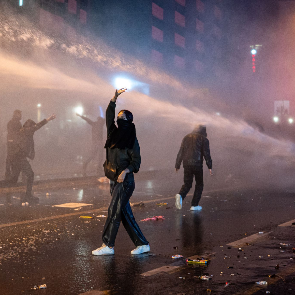 Die Polizei geht mit teils brutaler Härte gegen die Demonstranten vor. - Foto: Tunahan Turhan/SOPA Images via ZUMA Press Wire/dpa