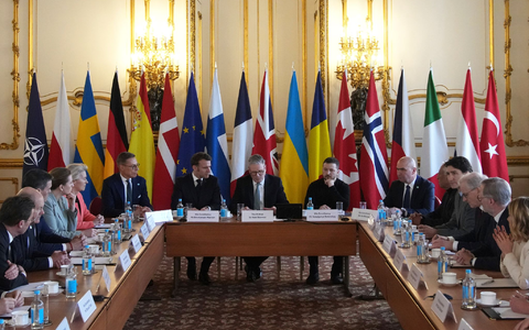Auf dem Pariser Gipfel geht es um Sicherheitsgarantien für die Ukraine (Archivbild). - Foto: Christophe Ena/Pool AP/dpa