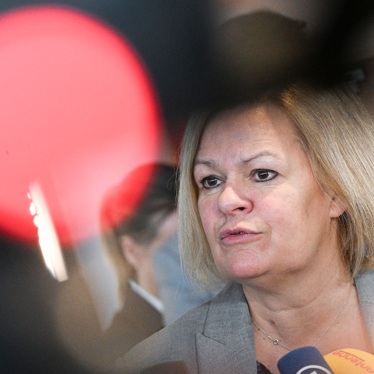 Nancy Faeser wird wohl nicht Innenministerin bleiben, hat aber trotzdem gute Chancen auf einen Kabinettsposten. (Archivbild) - Foto: Jens Kalaene/dpa