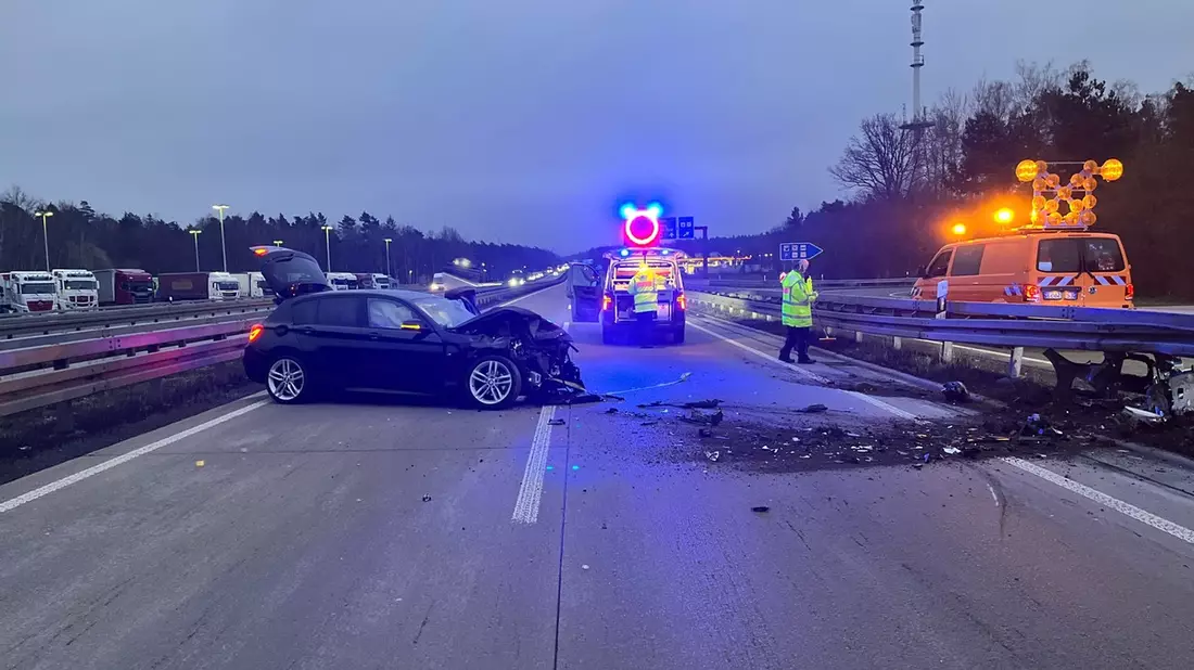 API-TH: nicht angeschnallt - Fahrer prallt bei Verkehrsunfall mit dem Kopf gegen die Windschutzscheibe - Bild: presseportal.de