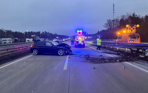 API-TH: nicht angeschnallt - Fahrer prallt bei Verkehrsunfall mit dem Kopf gegen die Windschutzscheibe - Foto: presseportal.de API-TH: nicht angeschnallt - Fahrer prallt bei Verkehrsunfall mit dem Kopf gegen die Windschutzscheibe - Foto: presseportal.de