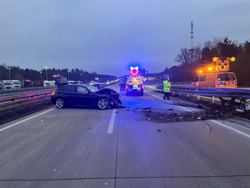 API-TH: nicht angeschnallt - Fahrer prallt bei Verkehrsunfall mit dem Kopf gegen die Windschutzscheibe - Foto: presseportal.de