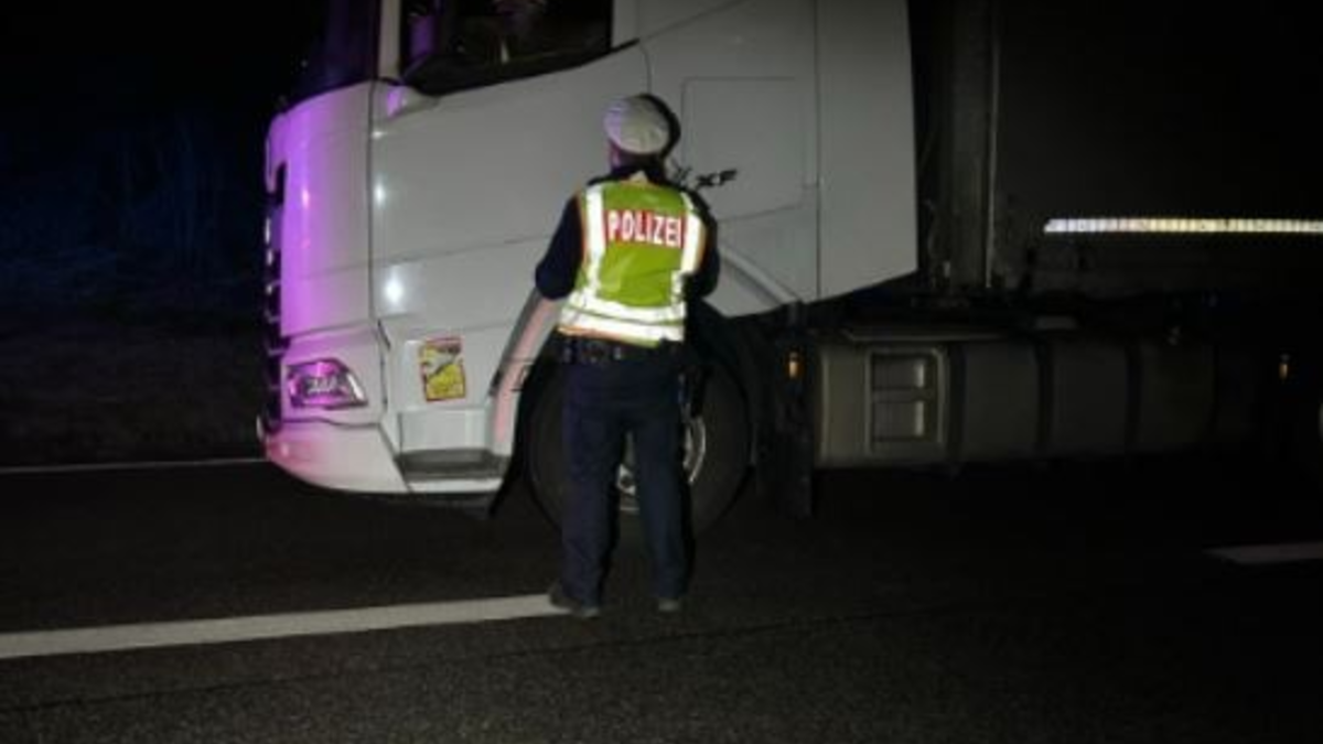 POL-PDLD: B10/LD-Nord - Kontrolle Nachtfahrverbot - Foto: presseportal.de