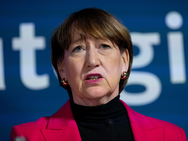 VDA-Präsidentin Hildegard Müller warnt vor erheblichen wirtschaftlichen Folgen der US-Zölle (Archivbild) - Foto: Sven Hoppe/dpa