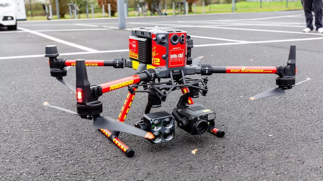 Feuerwehr MTK: Hattersheimer Innovationsführer Poly-clip System sponsert leistungsstarke Feuerwehr-Drohne - Bild: presseportal.de