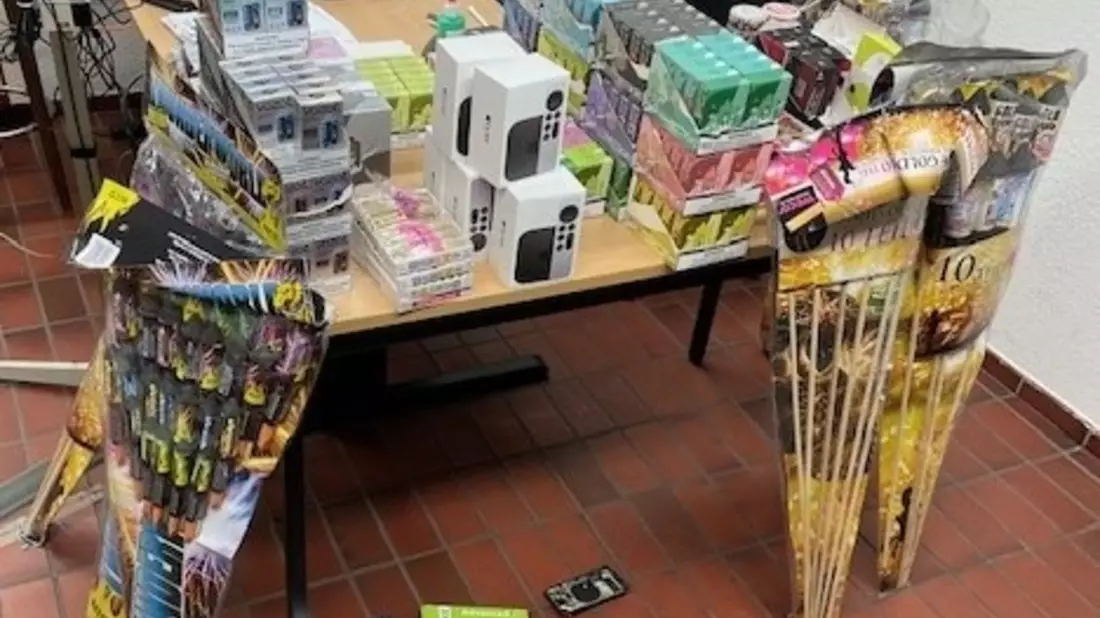 POL-DO: Zahlreiche Verstöße bei Kontrolle eines Kiosks: Polizei stellt Zigaretten, Pyrotechnik und weitere Gegenstände sicher - Bild: presseportal.de