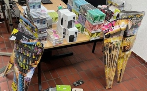 POL-DO: Zahlreiche Verstöße bei Kontrolle eines Kiosks: Polizei stellt Zigaretten, Pyrotechnik und weitere Gegenstände sicher - Foto: presseportal.de