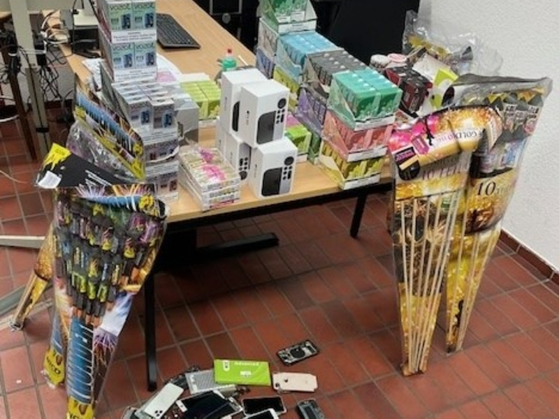 POL-DO: Zahlreiche Verstöße bei Kontrolle eines Kiosks: Polizei stellt Zigaretten, Pyrotechnik und weitere Gegenstände sicher - Foto: presseportal.de