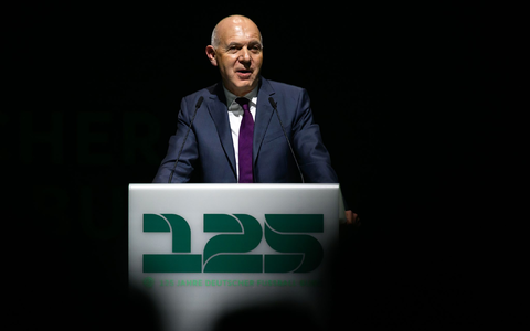 DFB-Boss Bernd Neuendorf bezieht Stellung zu Rassismusvorfällen. - Foto: Hendrik Schmidt/dpa