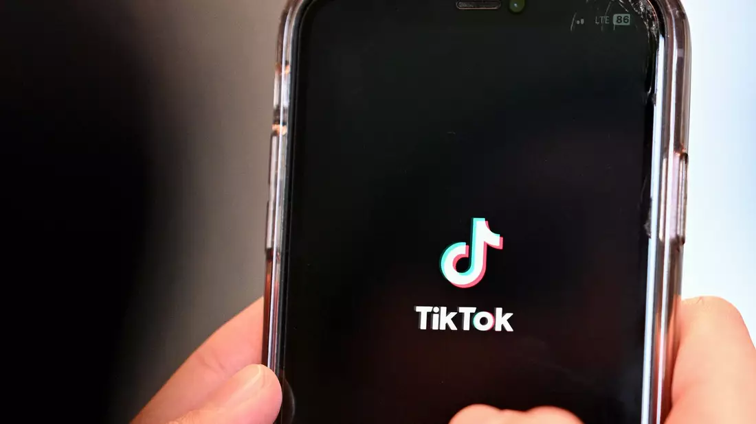 Tiktok ist vor allem bei Jüngeren beliebt. (Archivbild) - Bild: Jens Kalaene/dpa