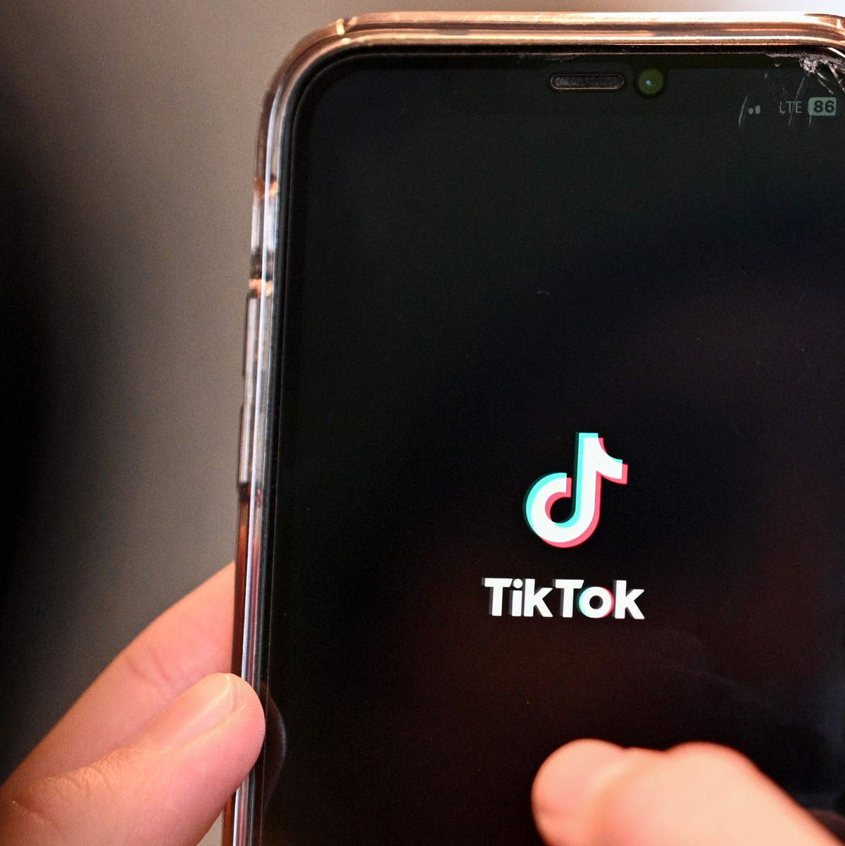 Tiktok ist vor allem bei Jüngeren beliebt. (Archivbild) - Foto: Jens Kalaene/dpa