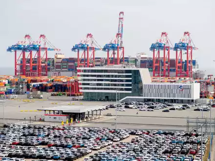 Zölle machen Autos aus Deutschland in den USA deutlich teurer.  - Foto: Hauke-Christian Dittrich/dpa