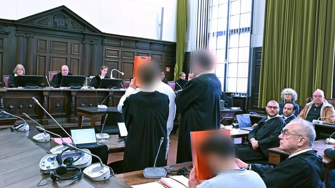 Der Prozess um ein illegales Autorennen mit tödlichen Folgen hat begonnen. - Bild: David Hammersen/dpa