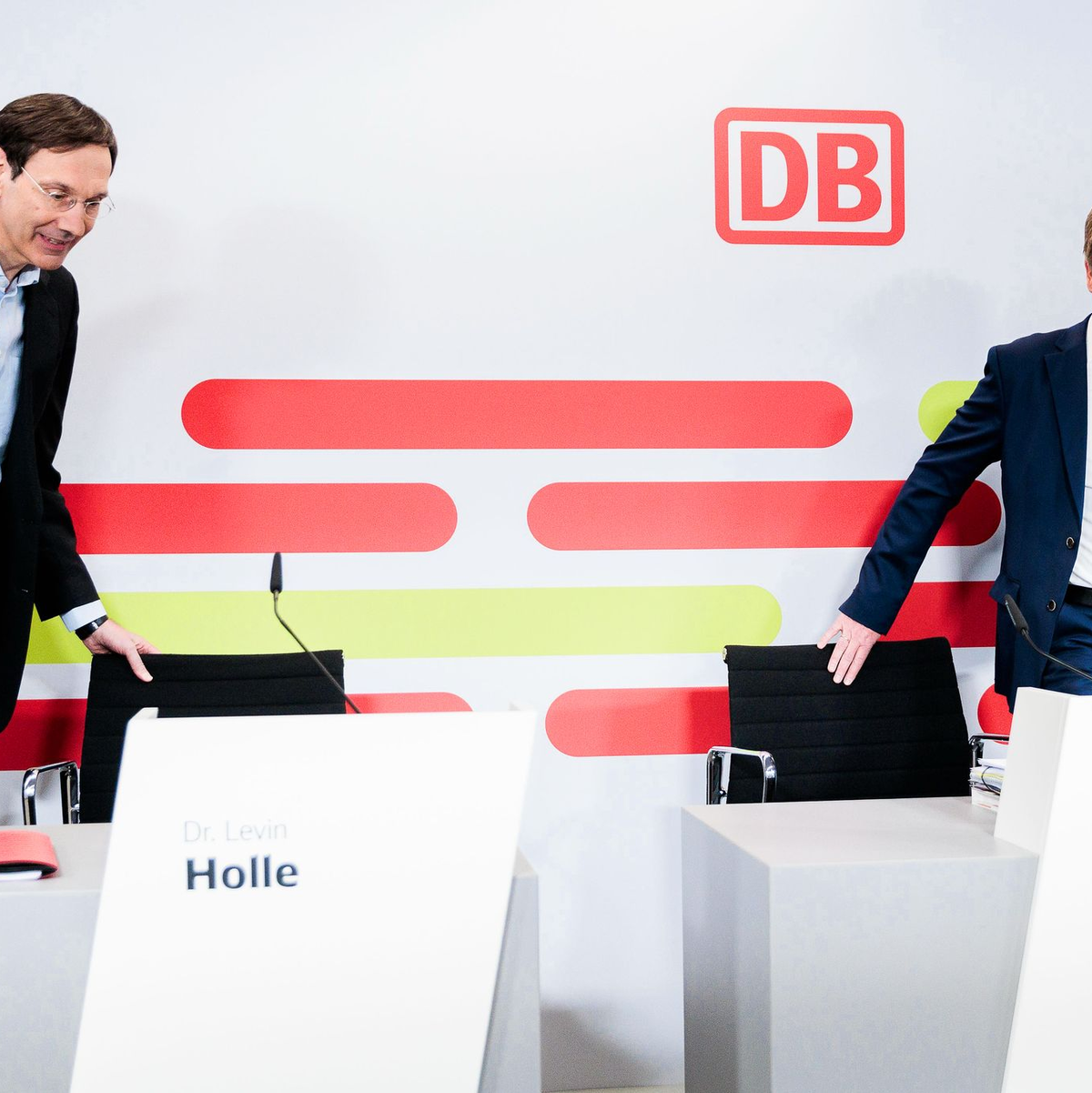 Für Richard Lutz könnte es die letzte Jahresbilanz-Pressekonferenz als Bahnchef gewesen sein.  - Foto: Carsten Koall/dpa
