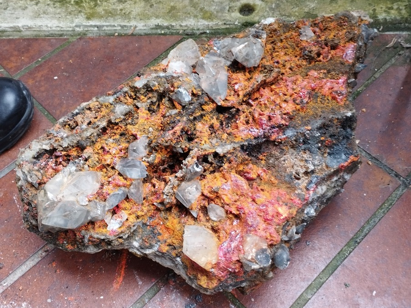 POL-LB: Leonberg: als giftig eingestufte Minerale in Waldstück gefunden - Foto: presseportal.de