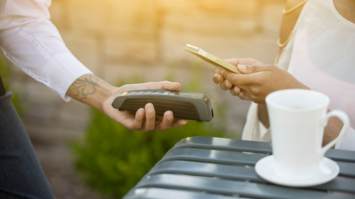 Zwischen Sommer und Winter: die Zeitumstellung auf dem Prüfstand / girocard-Studie über die verlorene Stunde - Foto: presseportal.de