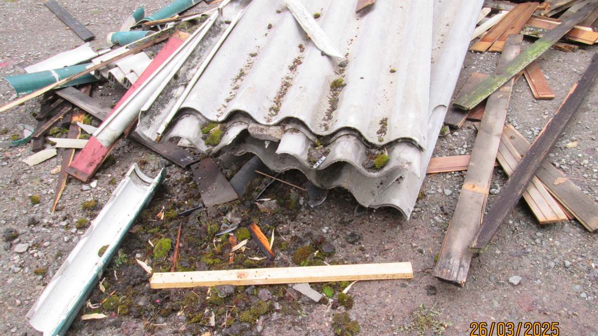 POL-LDK: + Erneut Dämmmaterial und Asbestplatten im Wald entsorgt (jetzt mit Bildern!)+ - Foto: presseportal.de