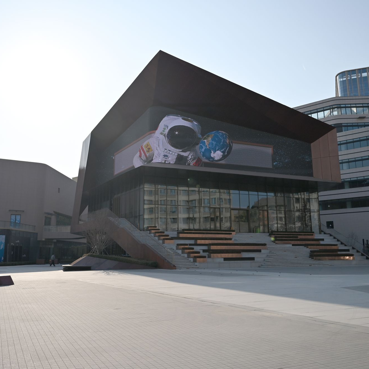 Xiong'an setzt auf Tech-Firmen statt klassische Branchen, was den Zugang zu Geldflüssen aus der Privatwirtschaft beschränkt. (Archivbild) - Foto: Johannes Neudecker/dpa