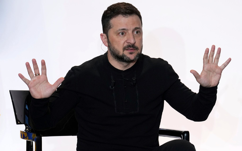 Der ukrainische Präsident Selenskyj wirft Russland einen Verstoß gegen die Abmachung zum Verzicht auf Schläge gegen Energieanlagen vor.  - Foto: Aurelien Morissard/AP/dpa