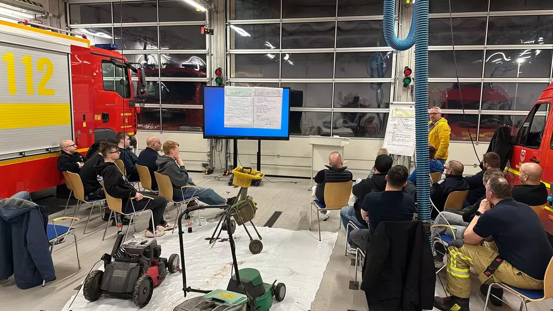 FW-OLL: Feuerwehr Wildeshausen übt technische Rettung bei Maschinen- und Arbeitsunfällen - Bild: presseportal.de