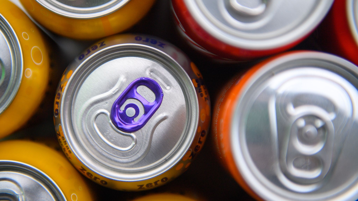 Die Zahl der verkauften Dosen brach mit der Einführung des Dosenpfands 2003 ein. (Symbolbild) - Foto: Klaus-Dietmar Gabbert/dpa