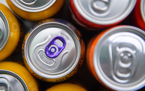 Die Zahl der verkauften Dosen brach mit der Einführung des Dosenpfands 2003 ein. (Symbolbild) - Foto: Klaus-Dietmar Gabbert/dpa