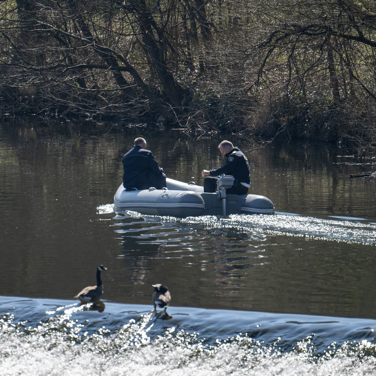 Wochenlang hatten zahlreiche Einsatzkräfte in Weilburg und Umgebung nach dem vermissten sechsjährigen Jungen gesucht. (Archivbild) - Foto: Boris Roessler/dpa