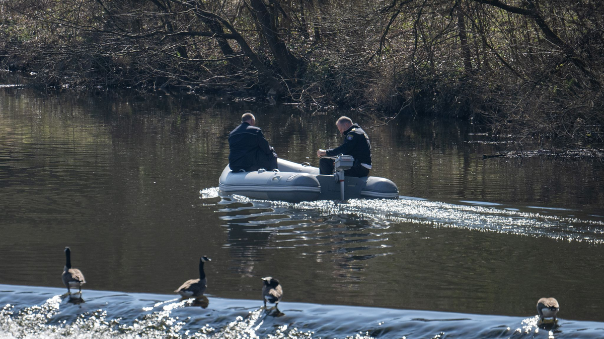 Wochenlang hatten zahlreiche Einsatzkräfte in Weilburg und Umgebung nach dem vermissten sechsjährigen Jungen gesucht. (Archivbild) - Foto: Boris Roessler/dpa