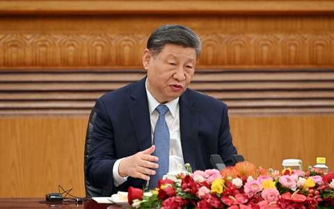 Siemens-Chef Roland Busch lobt Chinas Fortschritte in Künstlicher Intelligenz.  - Foto: Johannes Neudecker/dpa