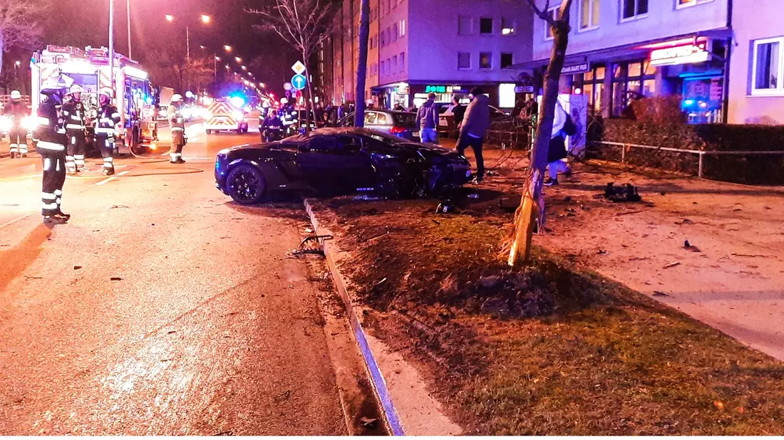 FW-M: Zwei Verletzte nach Verkehrsunfall (Milbertshofen) - Bild: presseportal.de