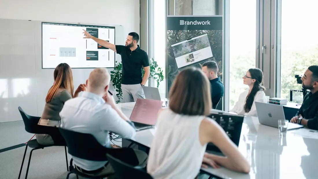 Die digitale Lücke im Mittelstand: Artur Gilbert von der Brandwork Branding & Marketing GmbH verrät, warum 2025 über Erfolg oder Stagnation entscheidet - Bild: presseportal.de