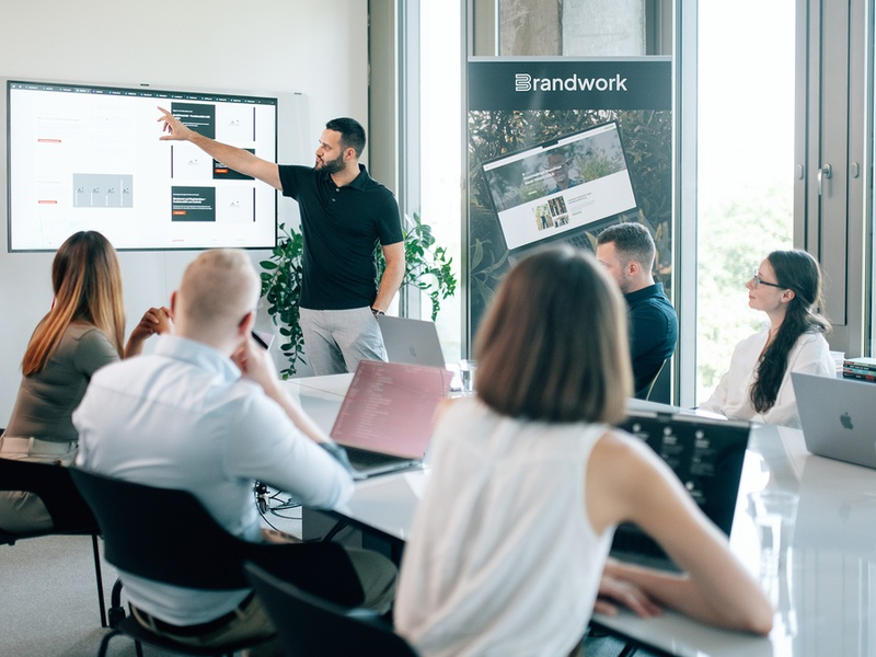Die digitale Lücke im Mittelstand: Artur Gilbert von der Brandwork Branding & Marketing GmbH verrät, warum 2025 über Erfolg oder Stagnation entscheidet - Foto: presseportal.de