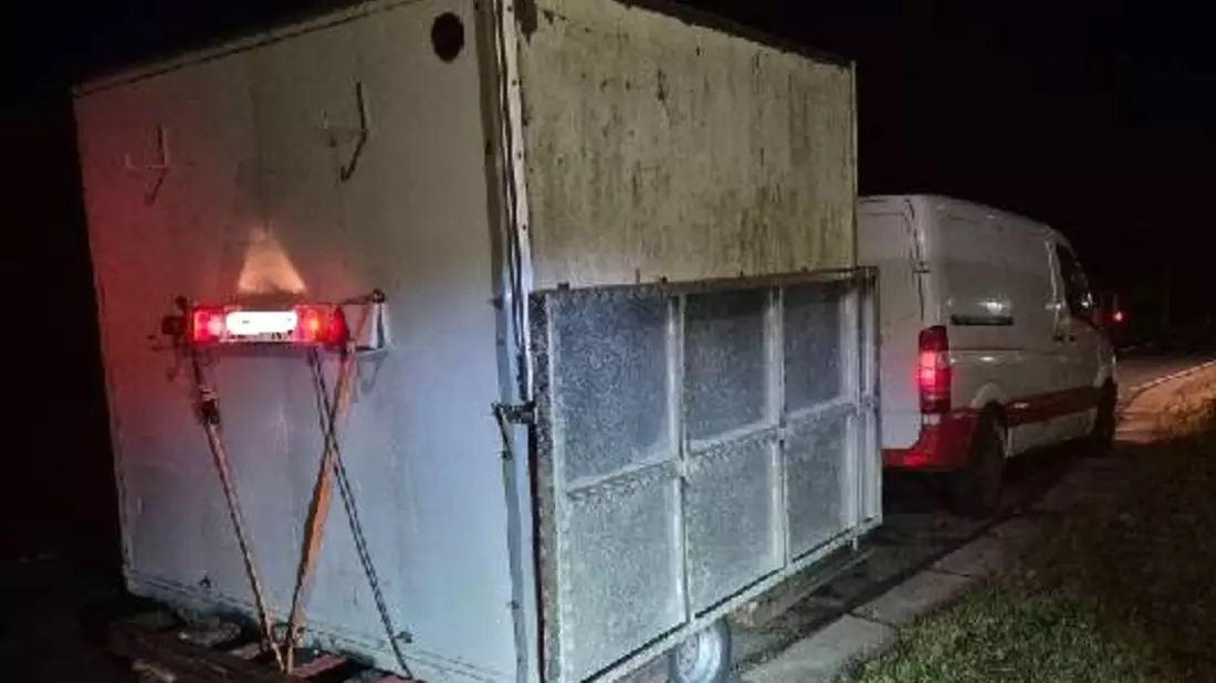 POL-WL: Polizei zieht selbstgebauten Anhänger aus dem Verkehr ++ Buchholz - Diebe stehlen Geldbörse ++ A7/ Seevetal - Betrunken auf der Autobahn unterwegs - Bild: presseportal.de