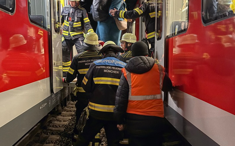 FW-M: S-Bahngästen beim Umstieg geholfen (Englschalking) - Foto: presseportal.de