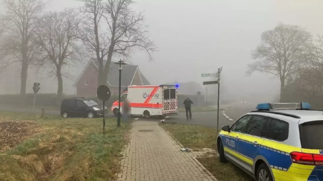 POL-ROW: ++ Zeugen gesucht: Polizei stoppt flüchtigen Unfallfahrer ++ Mit falschen Kennzeichen auf der Autobahn gestoppt ++ Schwerer Verkehrsunfall: Pkw erfasst E-Scooter-Fahrerin ++ - Bild: presseportal.de