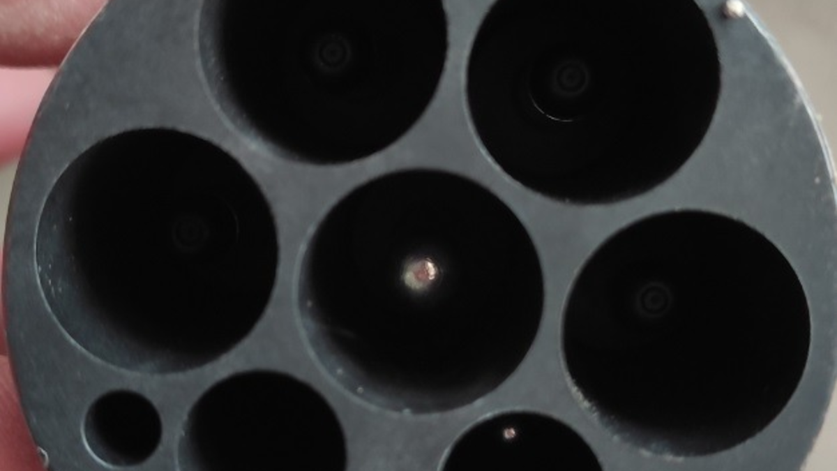 LPI-NDH: E-Fahrzeug-Ladekabel im Keller aufgefunden - Wer kann hierzu Angaben machen? - Foto: presseportal.de