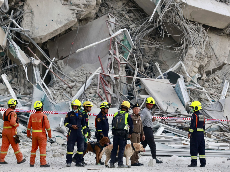 In Bangkok wurden nach dem Erdbeben immer noch Menschen vermisst. - Foto: Wason Wanichakorn/AP/dpa