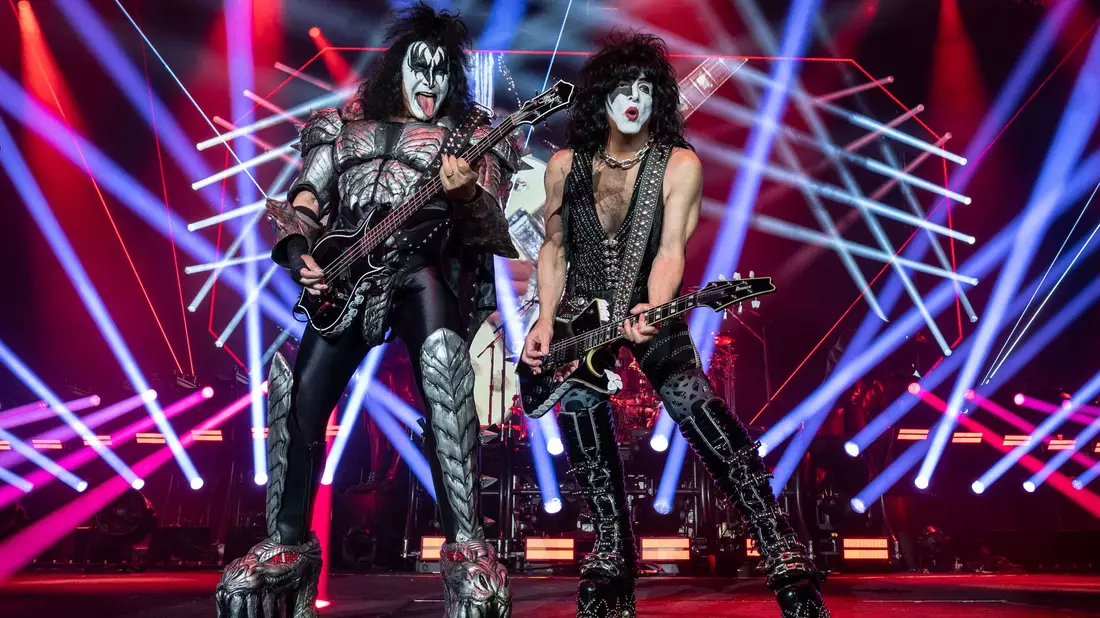 Bei der Abschiedstournee traten Kiss noch mit Make-up auf. (Archivbild) - Bild: Bernd Thissen/dpa