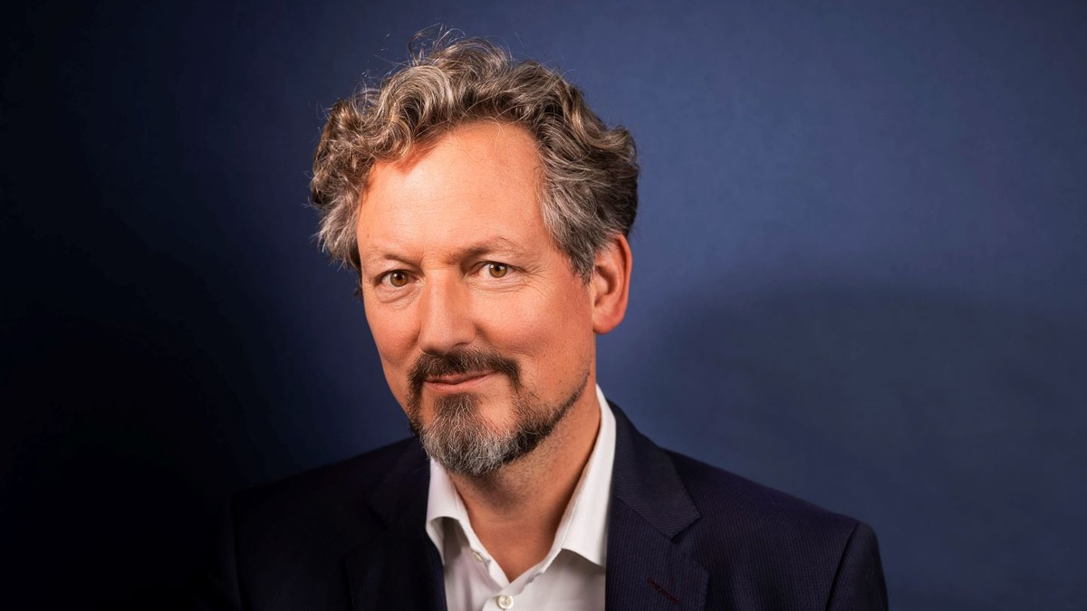 Hirschhausen-Urteil: Erfolg für die Glaubwürdigkeit - Foto: WDR/Dominik Butzmann / Weiterer Text über ots und www.presseportal.de/nr/7899 / Die Verwendung dieses Bildes für redaktionelle Zwecke ist unter Beachtung aller mitgeteilten Nutzungsbedingungen zulässig und dann auch honorarfrei. Veröffentlichung ausschlie