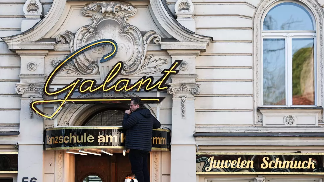 In der Serie geht es wieder um die Tanzschule «Galant». - Bild: Hannes P. Albert/dpa